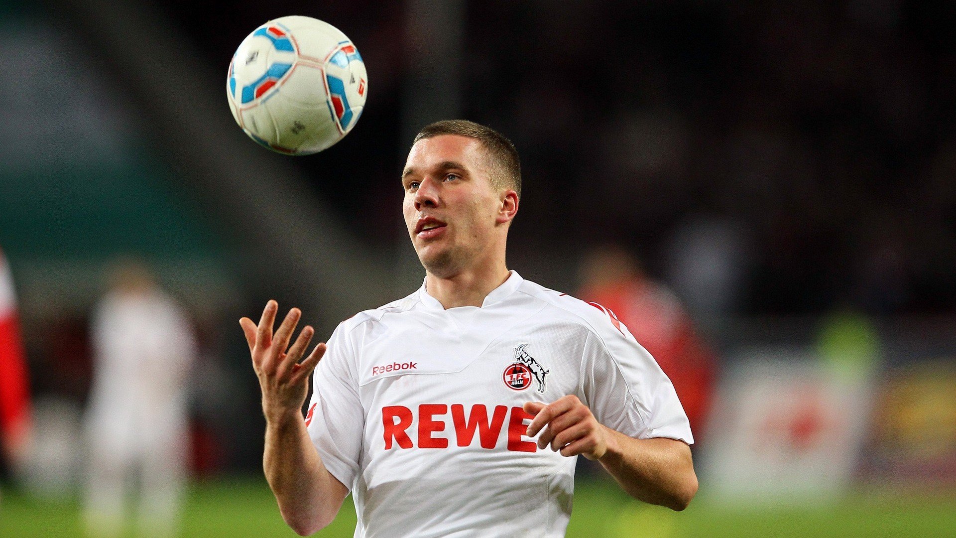 九游网游官网-_足球少年未来之星：青训营培养新力量_，足球少年养成